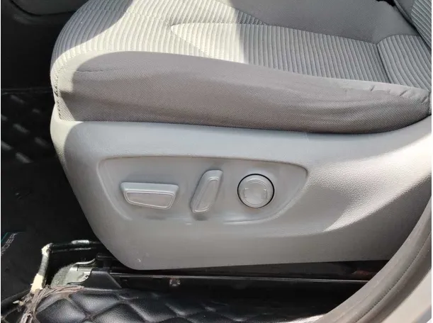 Car image 29