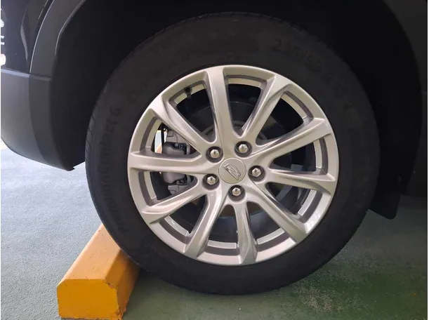 Car image 9