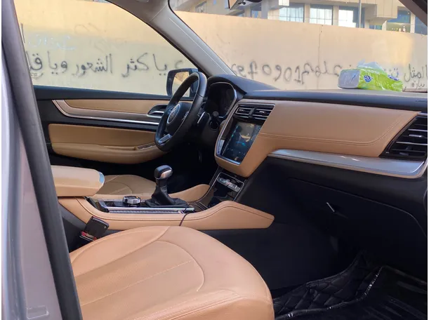 Car image 12