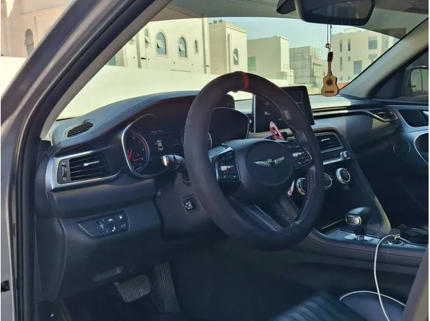Car image 12