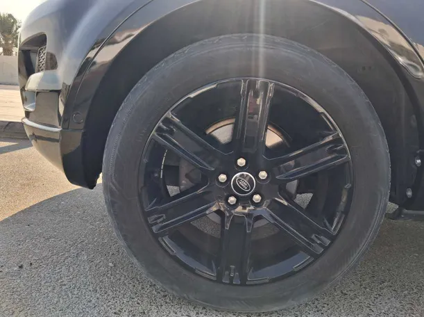Car image 9