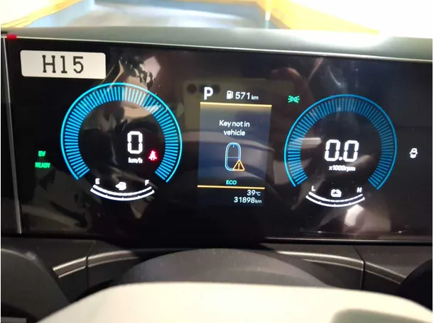 Car image 18
