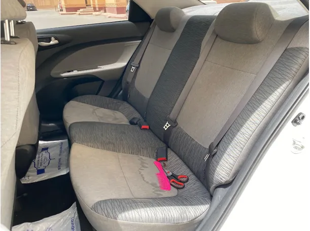 Car image 13