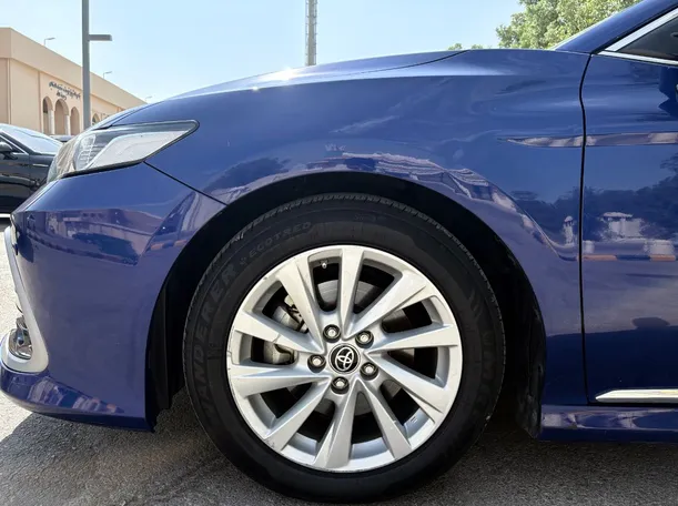Car image 9