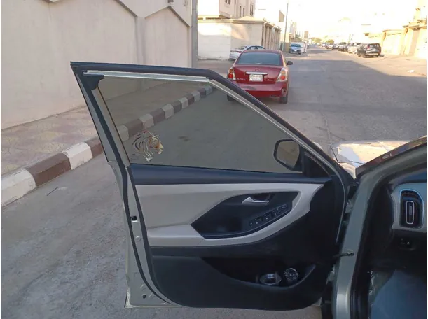 Car image 10