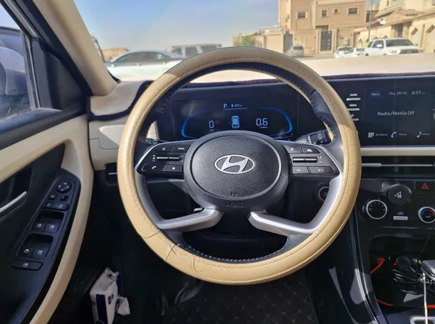 Car image 16