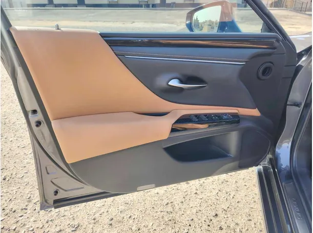 Car image 39