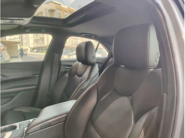 Car image 14