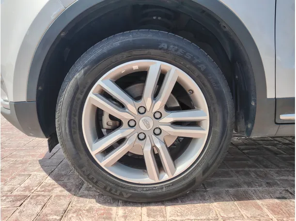 Car image 9