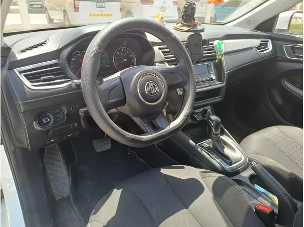 Car image 11