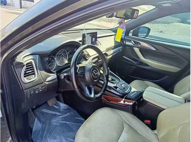 Car image 16