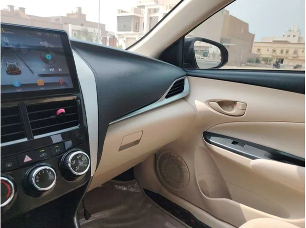 Car image 23