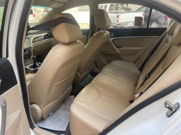 Car image 16
