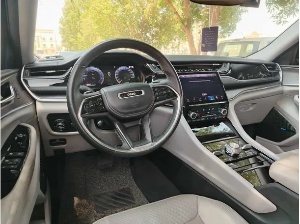 Car image 28