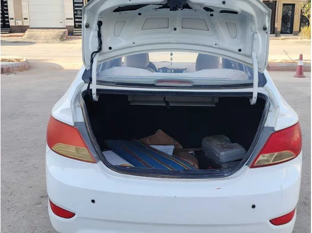 Car image 25