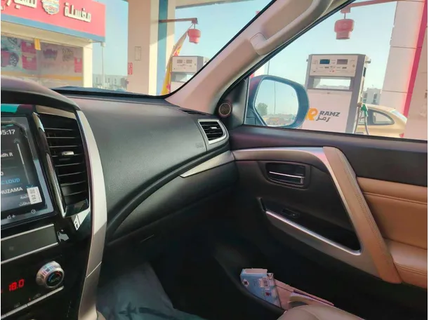Car image 27