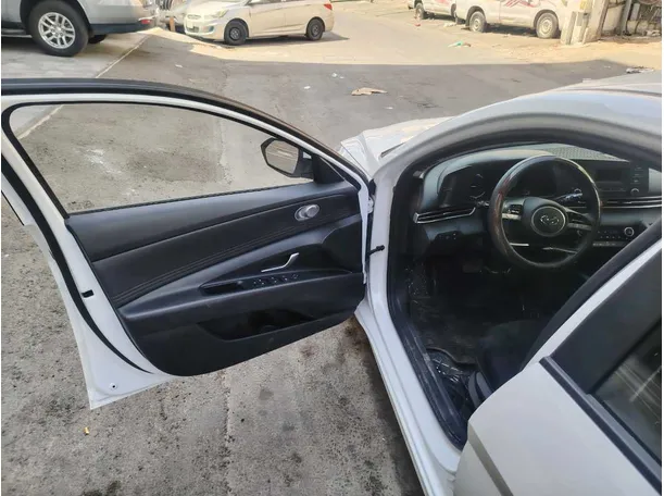 Car image 11