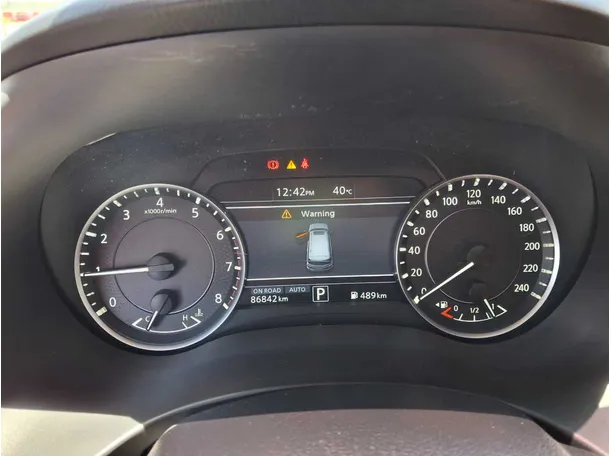 Car image 18