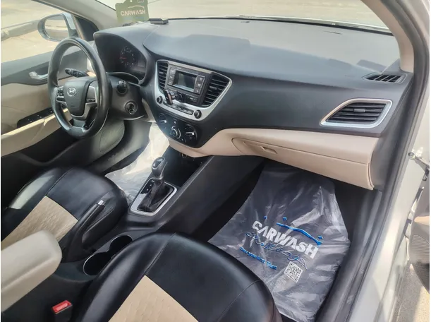 Car image 16