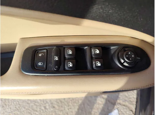Car image 28