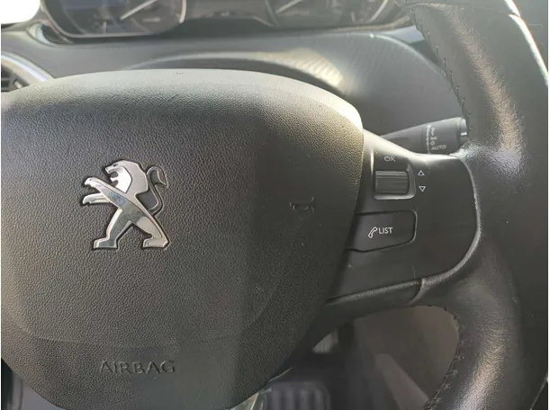 Car image 19
