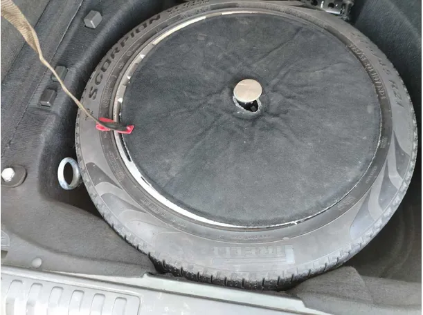 Car image 46