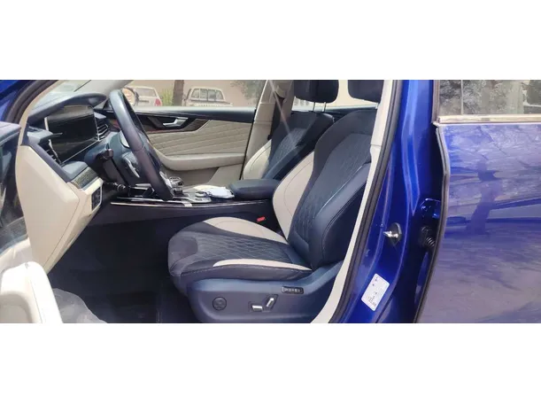 Car image 12