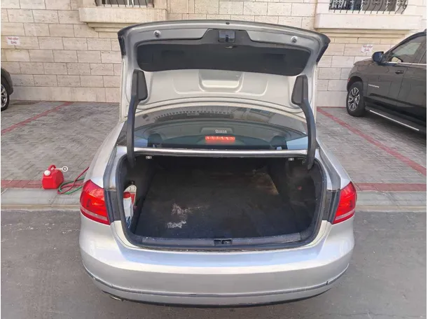 Car image 25