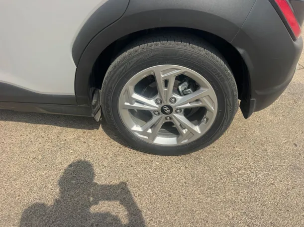 Car image 9