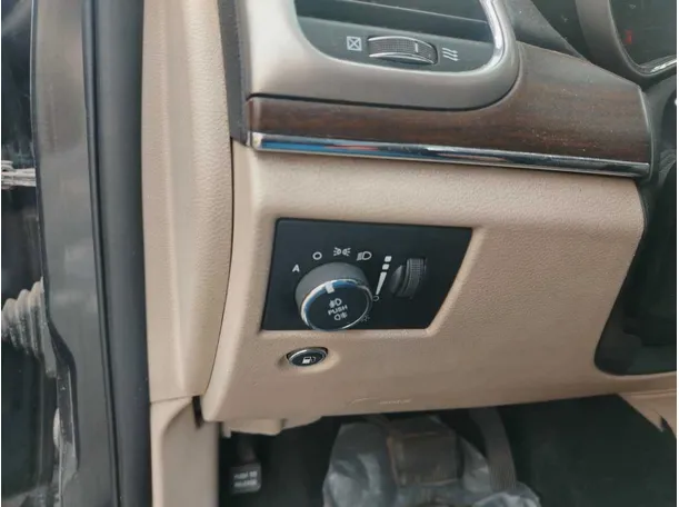 Car image 37