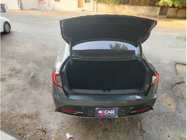 Car image 26