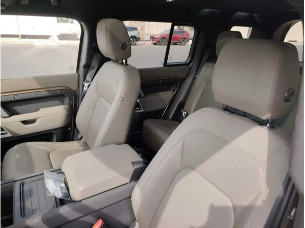 Car image 15