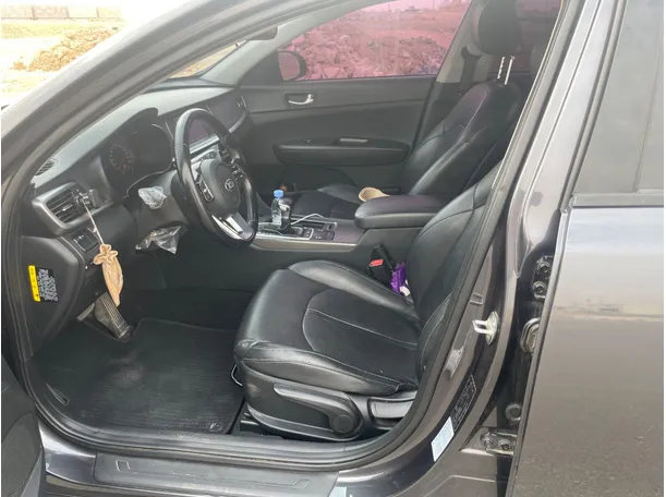 Car image 12