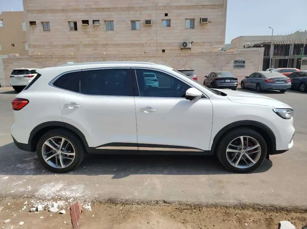 Car image 4