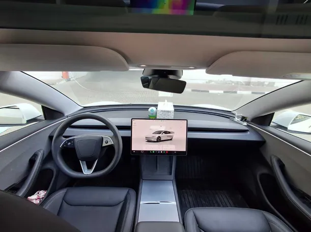 Car image 17