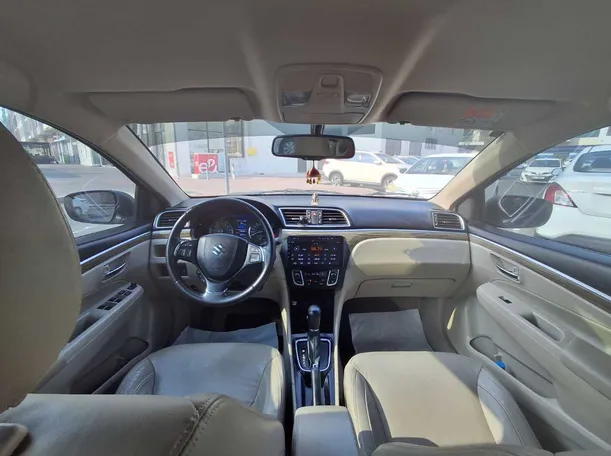 Car image 14