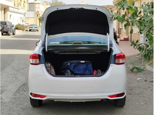 Car image 21
