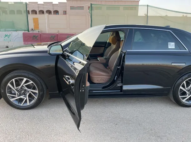Car image 12