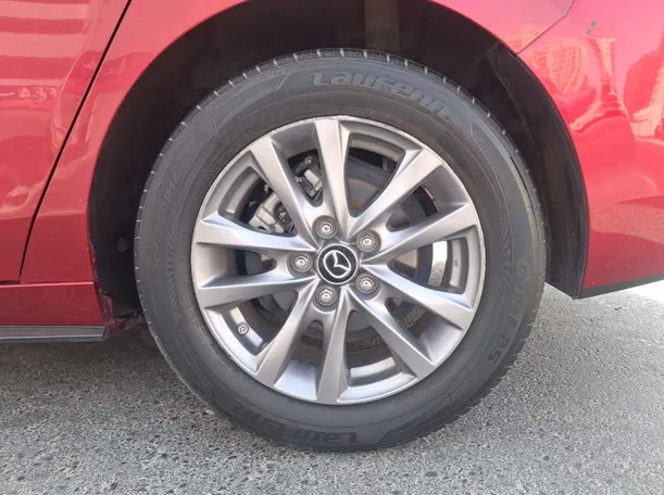 Car image 9
