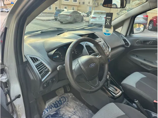 Car image 12
