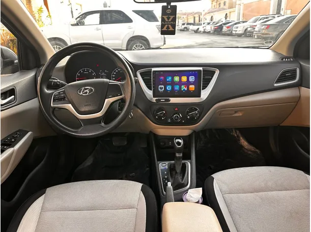 Car image 16