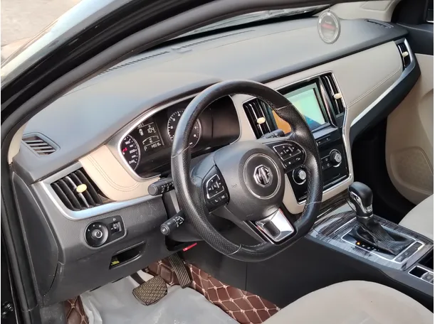 Car image 12