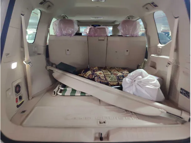 Car image 27