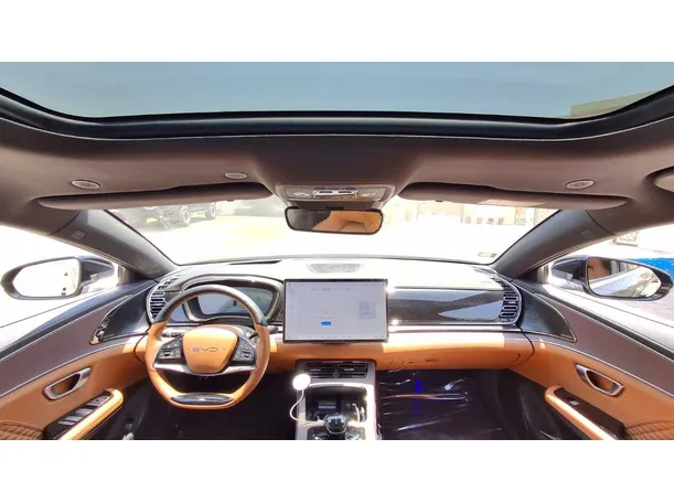 Car image 16