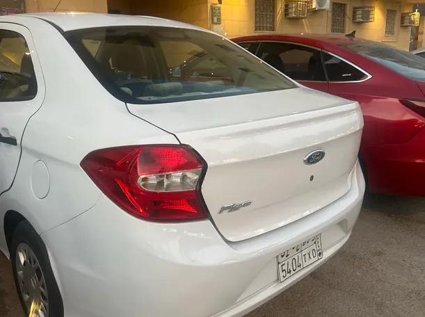Car image 4