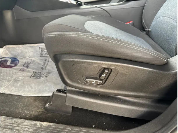 Car image 28