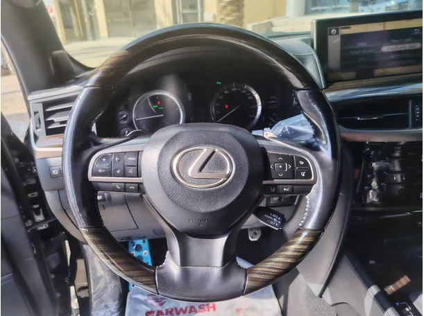 Car image 25