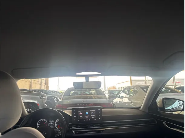 Car image 14