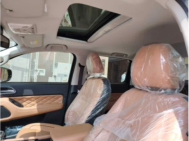 Car image 14