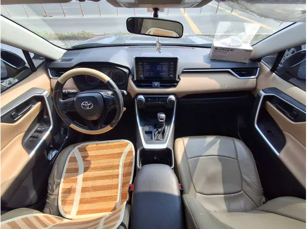 Car image 14